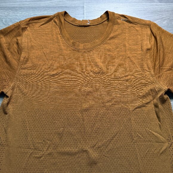 Lululemon Men's Metal Vent Breathe Short Sleeve - Orange/Brown - Picture 3 of 8